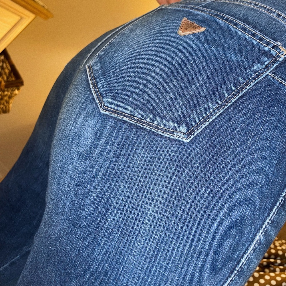 GUESS JEANS